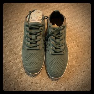 Nurture Faison lace up sneaker. Size 5.5